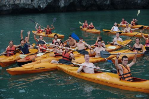 Kayak à la baie d'Along
